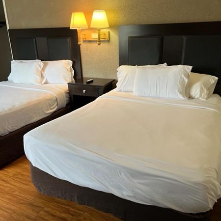 Posh Inn & Suites ウィスコンシン・ラピッズ エクステリア 写真