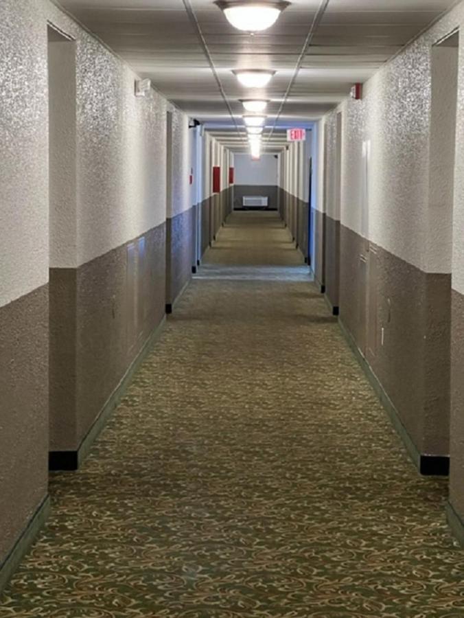 Posh Inn & Suites ウィスコンシン・ラピッズ エクステリア 写真