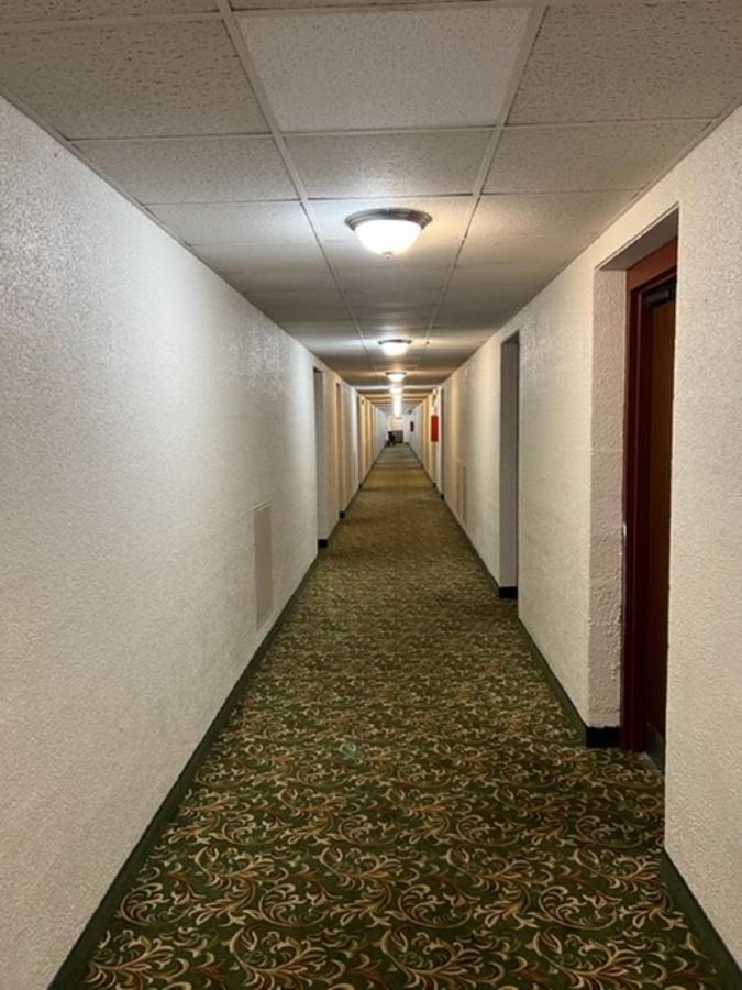 Posh Inn & Suites ウィスコンシン・ラピッズ エクステリア 写真